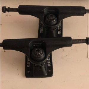 Ruckus skate trucks